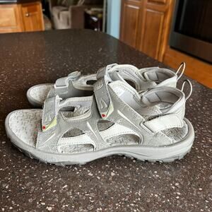 The North Face Waterproof Hiking Sandals Outdoors Camping Tan/Gray Womens Size 9